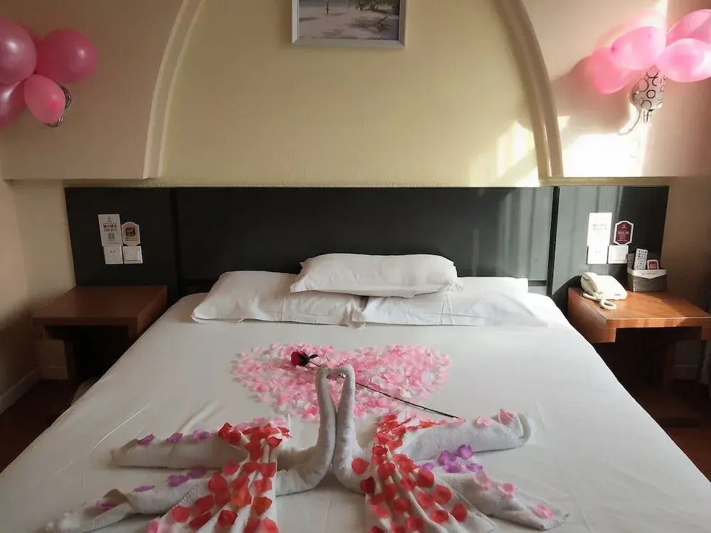 East Queen Hotel Zhong Shan Road