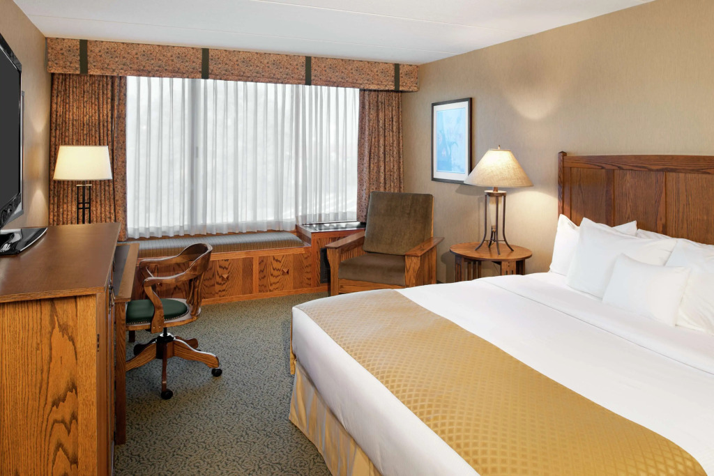DoubleTree by Hilton Libertyville-Mundelein