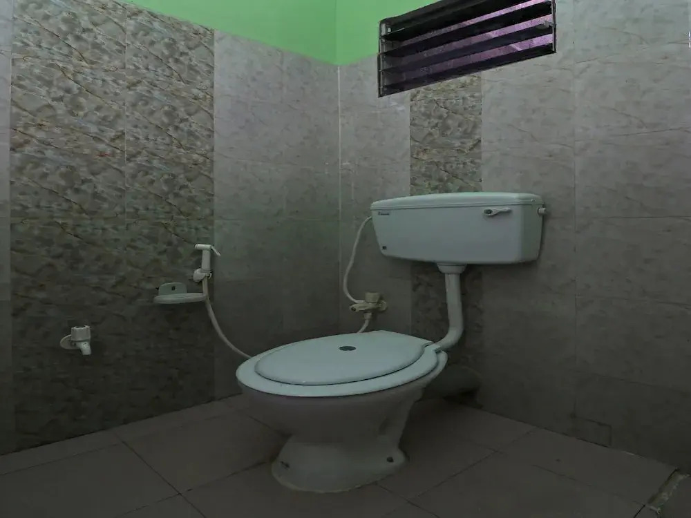 OYO 35875 Hotel S2