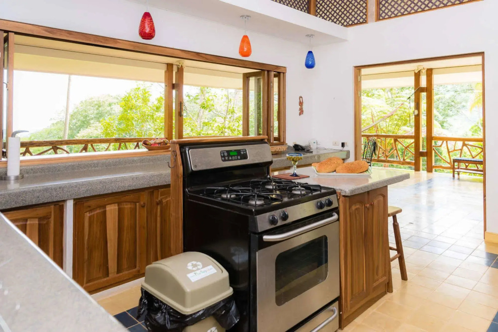 Portasol Rainforest and Ocean View Living