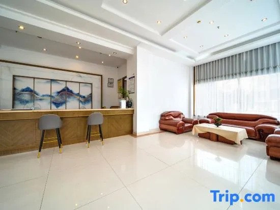 Hengdian Huayuan Hotel (Along the River During the Qingming Festival)