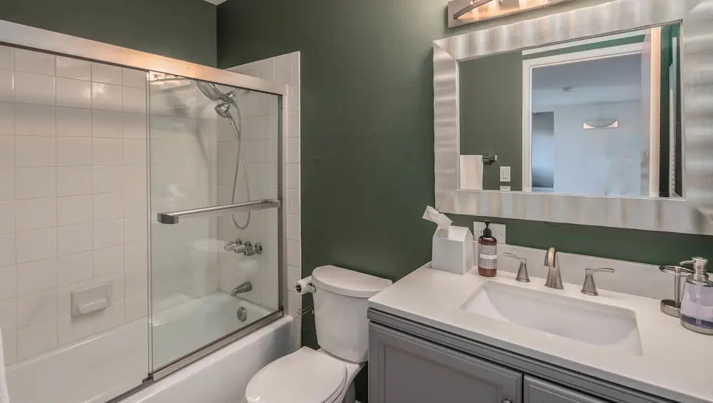 Stylish 1BR Apt Old Town by WanderJaunt