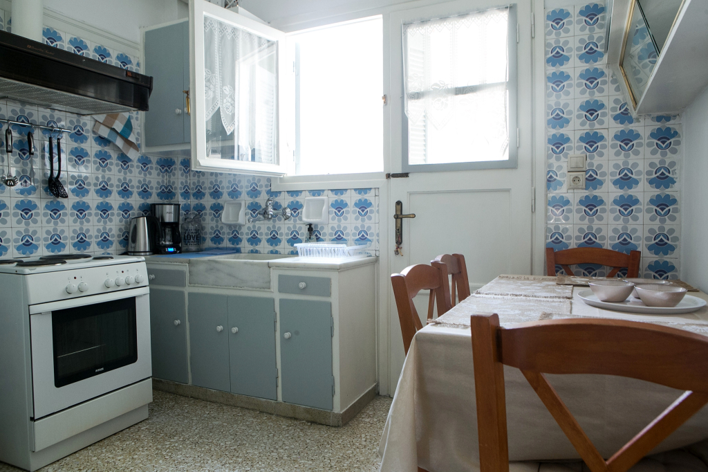 Best House, Larisis Metro, Athens