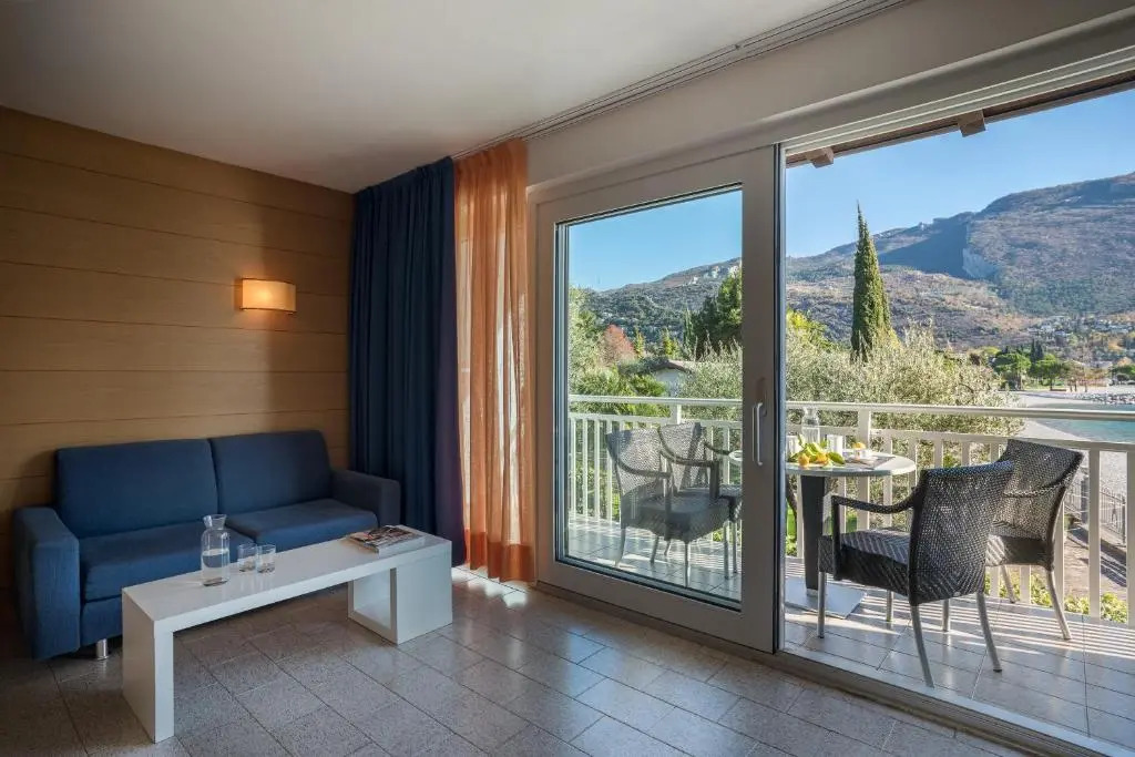 Casa Toblini al Lago on the beach