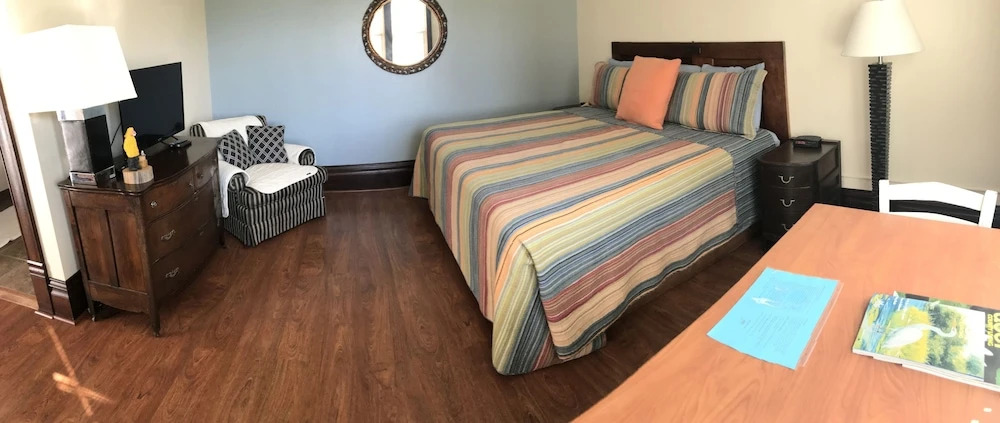 Harbor Light Inn