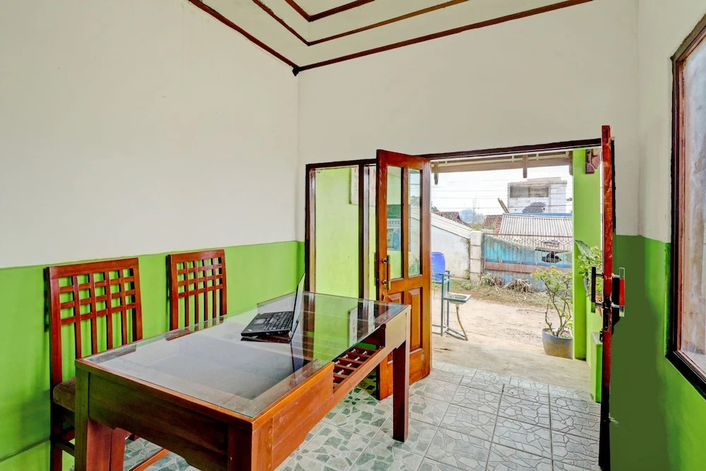 OYO Homes 90850 Cibeunying Eco Tourism Homestay Cibodas Maribaya 2