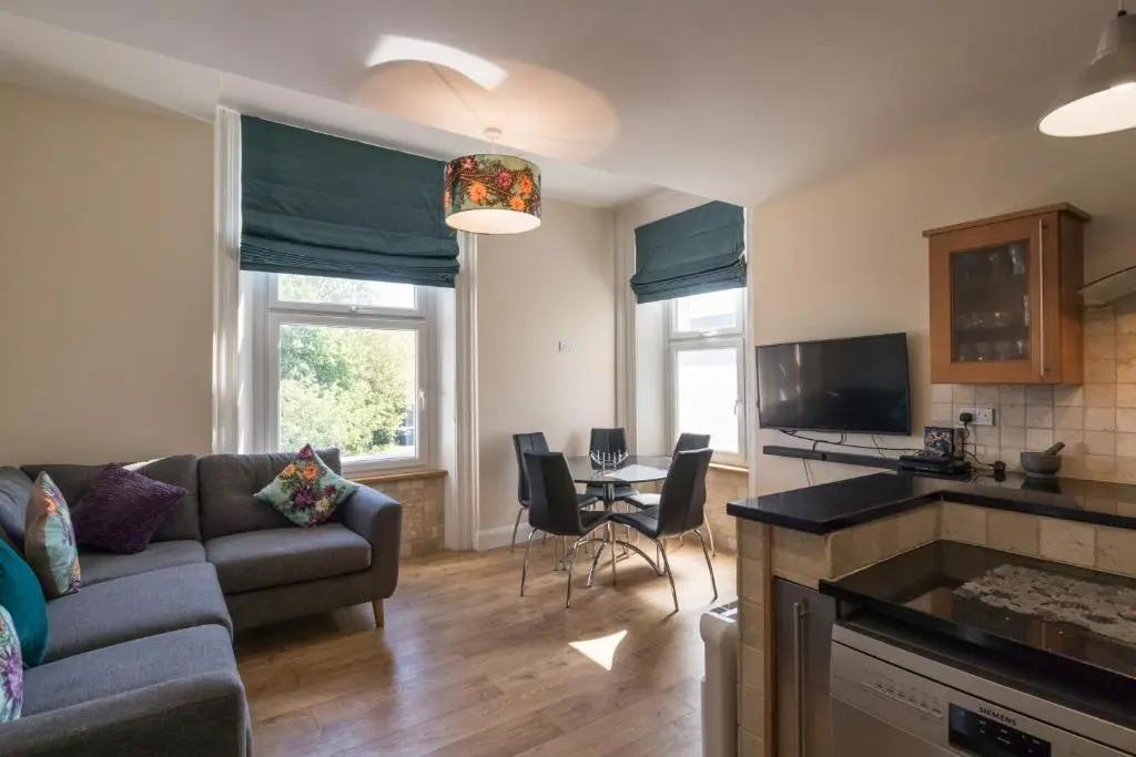 Kingsway Apartment