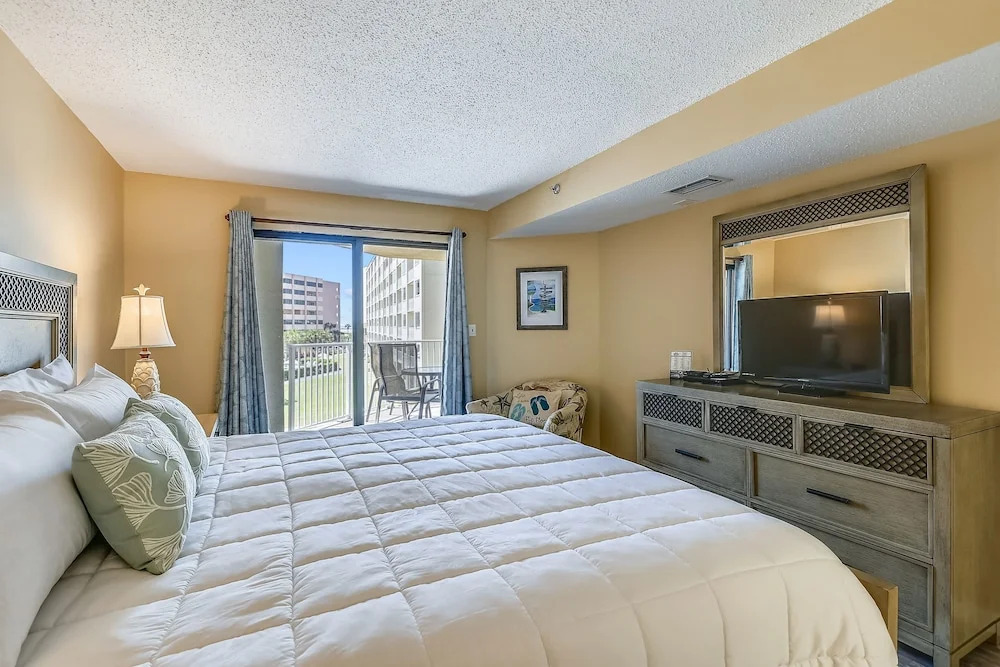 Inlet Reef 213 2 Bedroom Condo by RedAwning