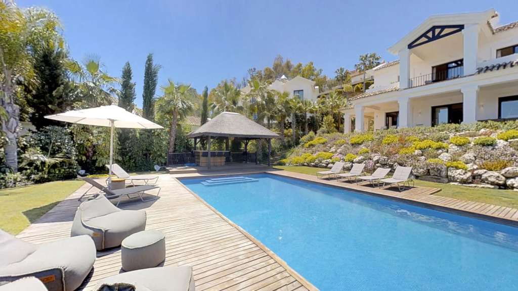 27175-Luxury Villa with heated pool