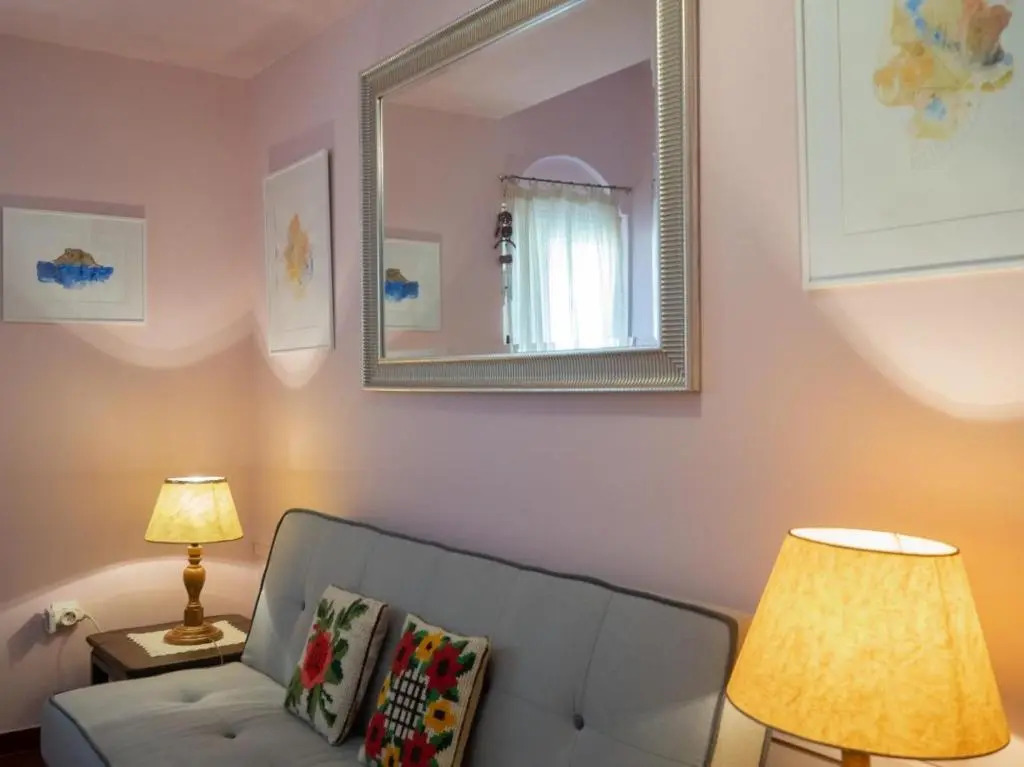 Private Art Studio 50m from sea 1-3 per