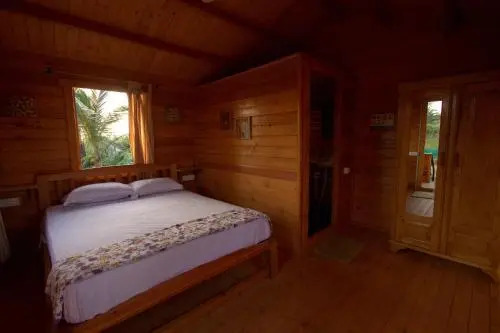 Pele's Windsong Wood Cottage on the beach