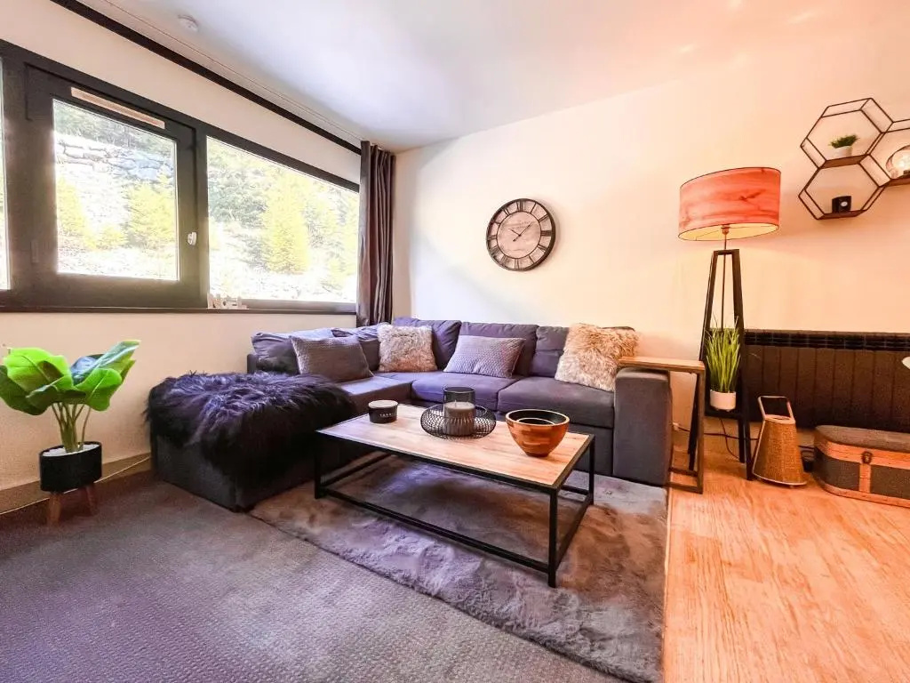 Large 2-Bedroom Apartment, Centre of Flaine Foret