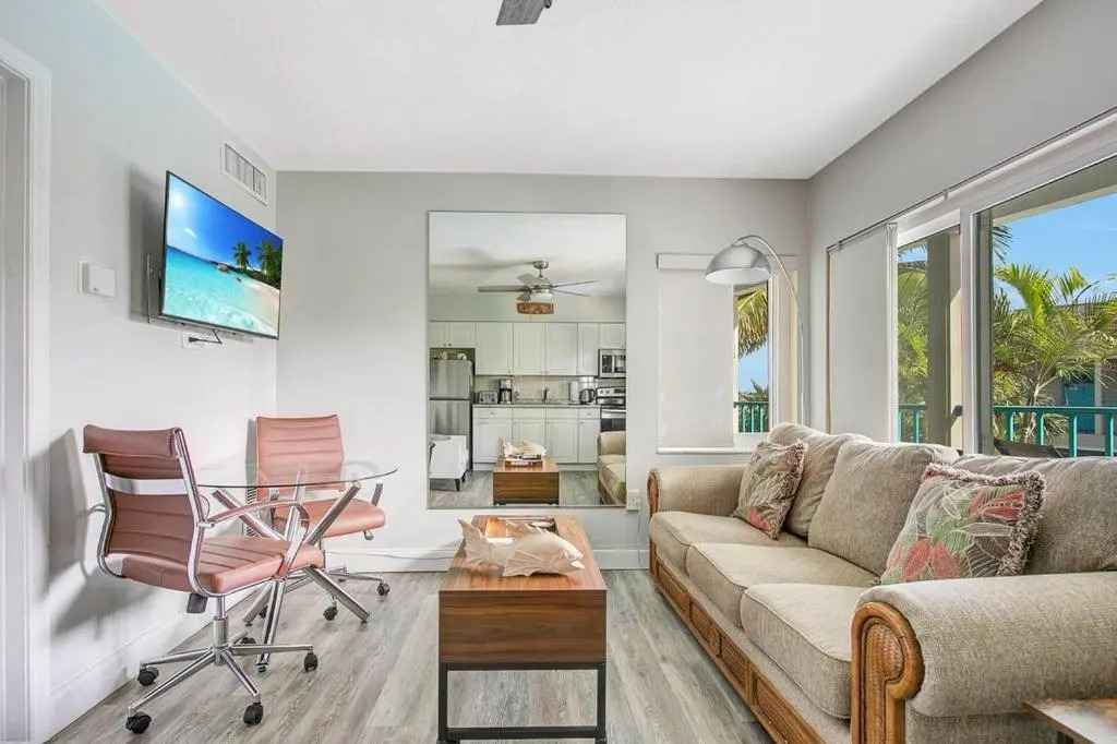 Five Palms Suite 203 - Daily - Weekly - Monthly