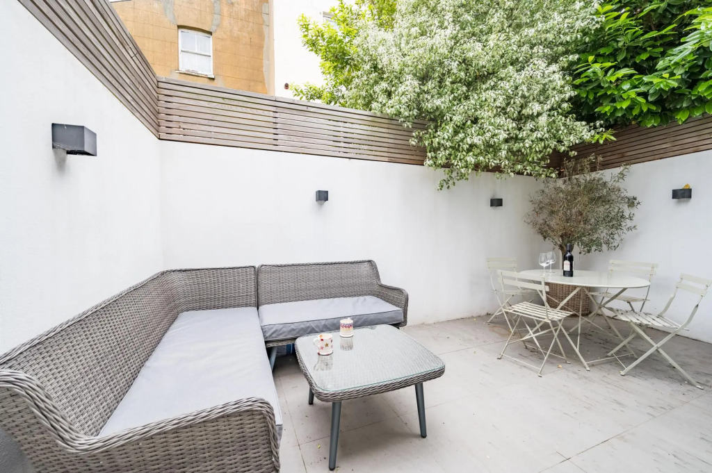 Spacious Three Bedroom Garden Flat Near Clapham Common by Underthedoormat
