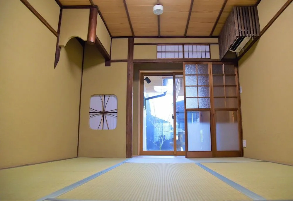 Chika Rakuen