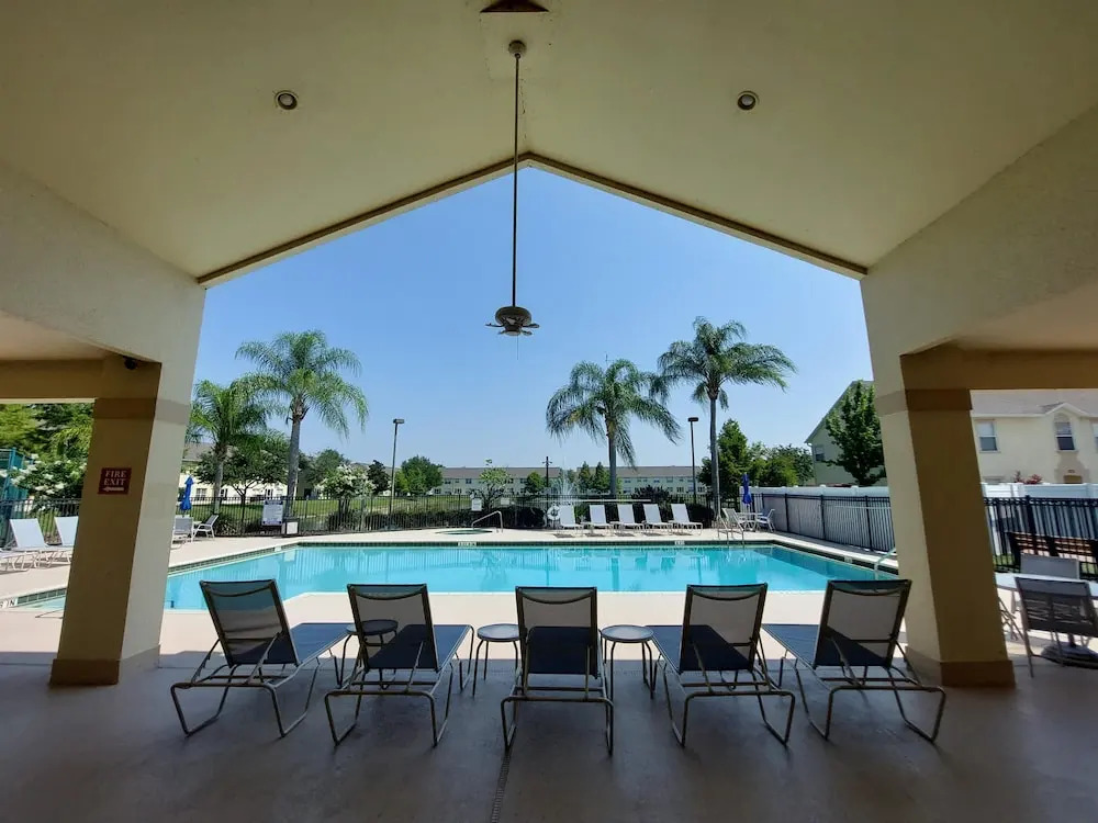 Amazing 3/2 Condo, Gated Community at Club Cortile!!