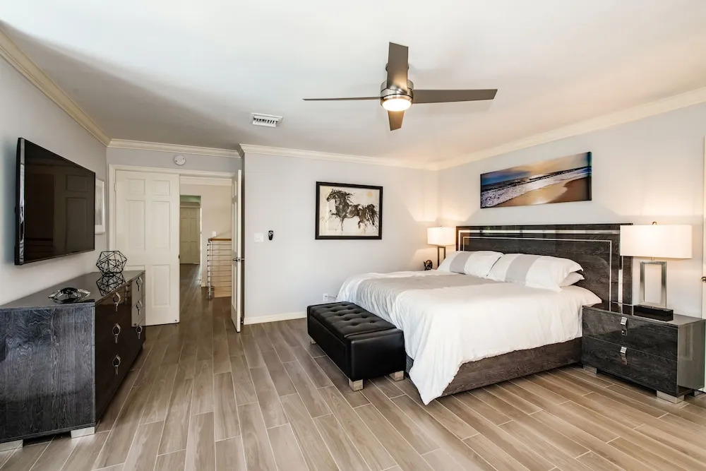 The House of 425 Coral Way 5 Bedrooms 4.5 Bathrooms Home