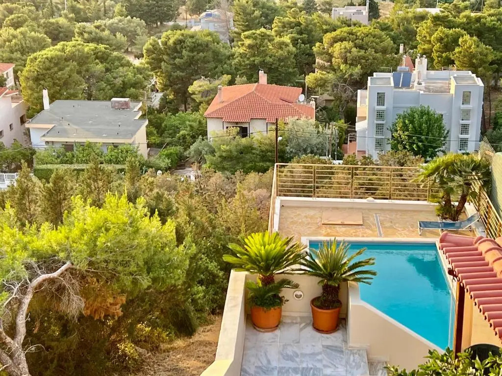 Serenity Holiday Home with self contained apartment and private pool