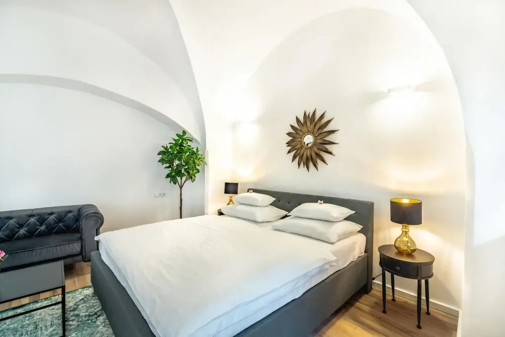 Deluxe Loft With King Bed Private Parking in the old Town of Krems