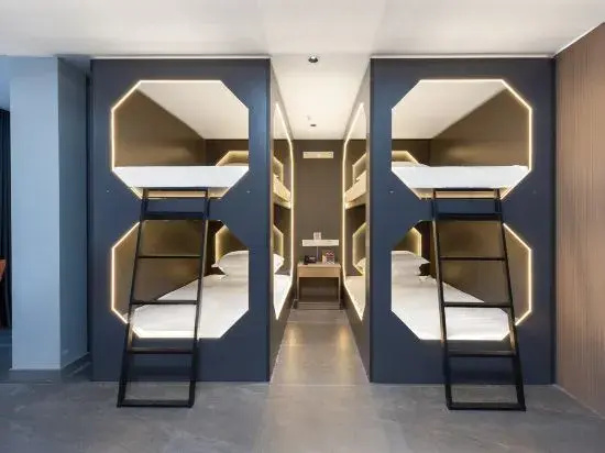 Burton Hotel (Xinyang High-speed Railway East Station)