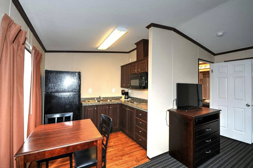 Instalodge Hotel and Suites Karnes City