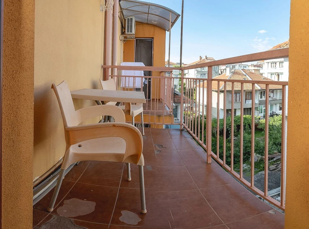 FM Premium 2-BDR Apartment - Top Centre