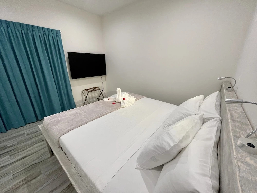 The Cove - Condo Hotel - Palm Beach Strip