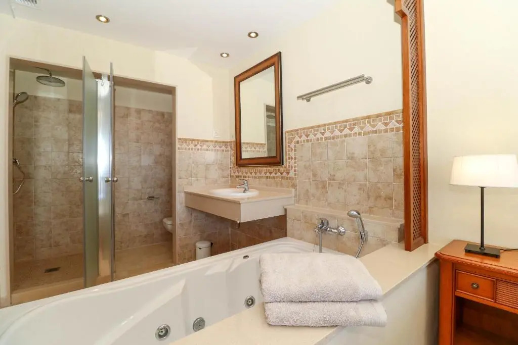 Luxury 2BR Condo B3 by Rafleys, Panoramic Sea Views, 7 mins Walk to the Beach