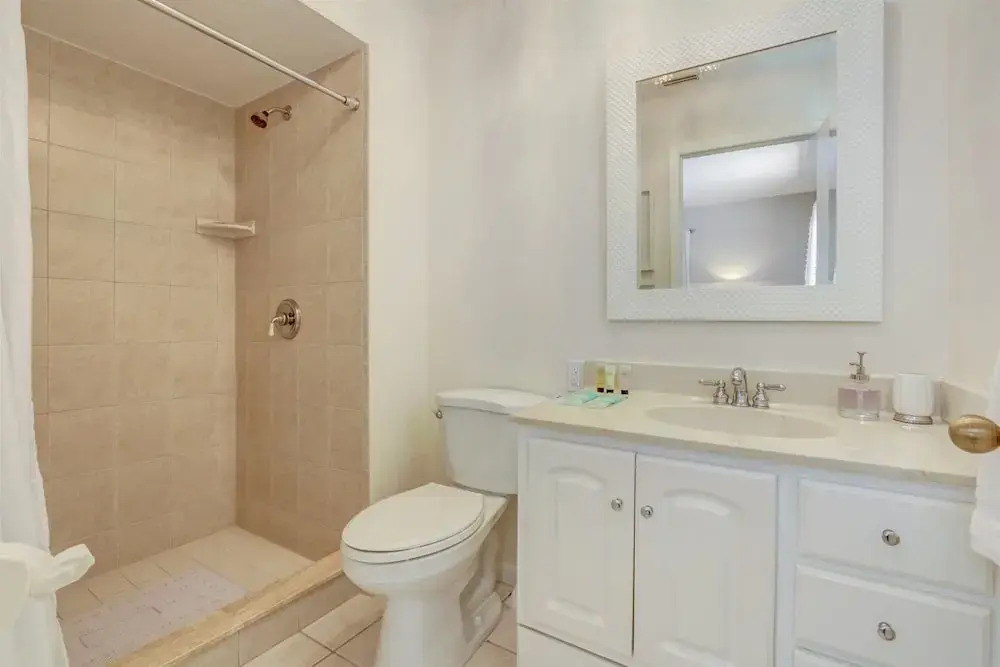 Woodridge - Private & Sanitized, Perfect for Social Distancing & Working From Home. Private Pool, Pet Friendly. Discounted During Pandemic. Super-host Support