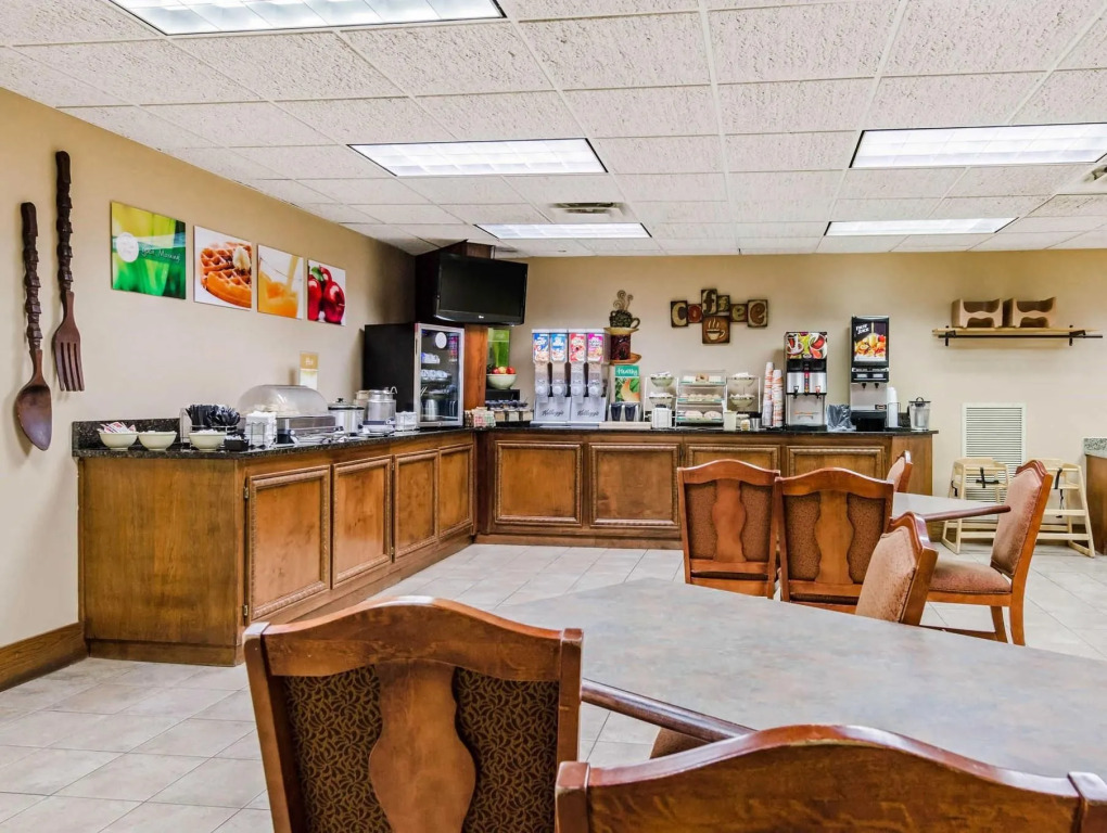Quality Inn & Suites Carthage near Precious Moments Chapel