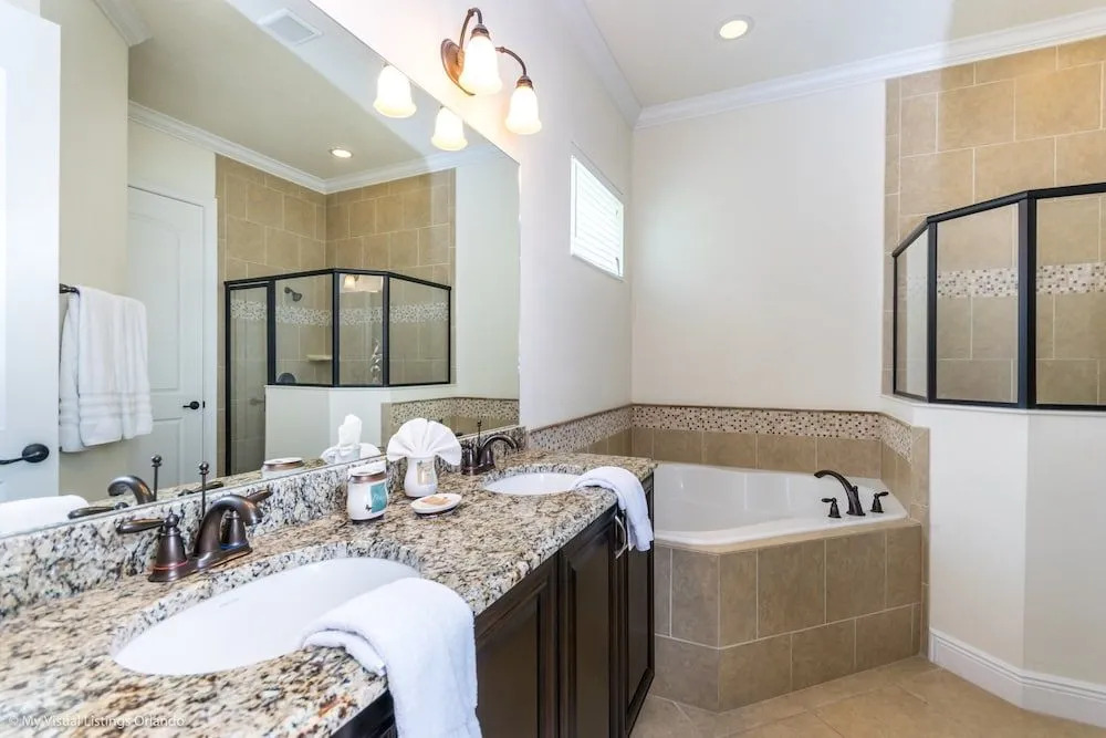 Elegant 5 BD, 5 BH Villa