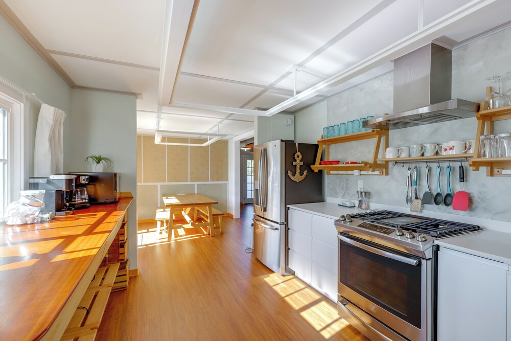 4 Blocks to Beach! Pet-friendly Haven in San Diego