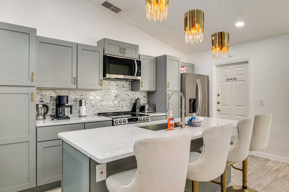 5 Mi to Disney: Renovated Group Getaway, Game Room