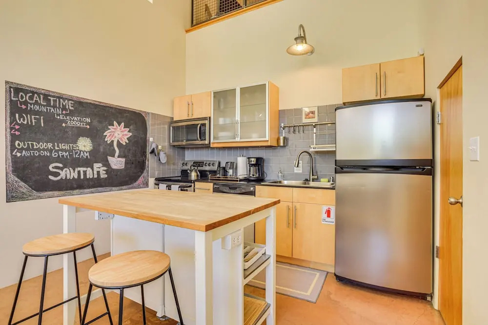 Modern Santa Fe Desert Loft w/ Fireplace