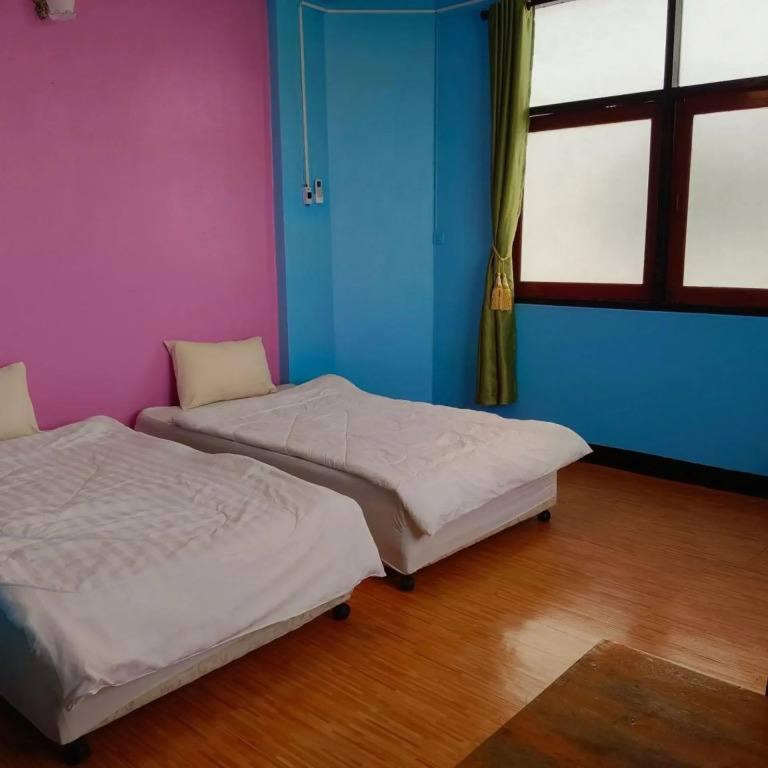 Royal Land Mae Klong Hotel
