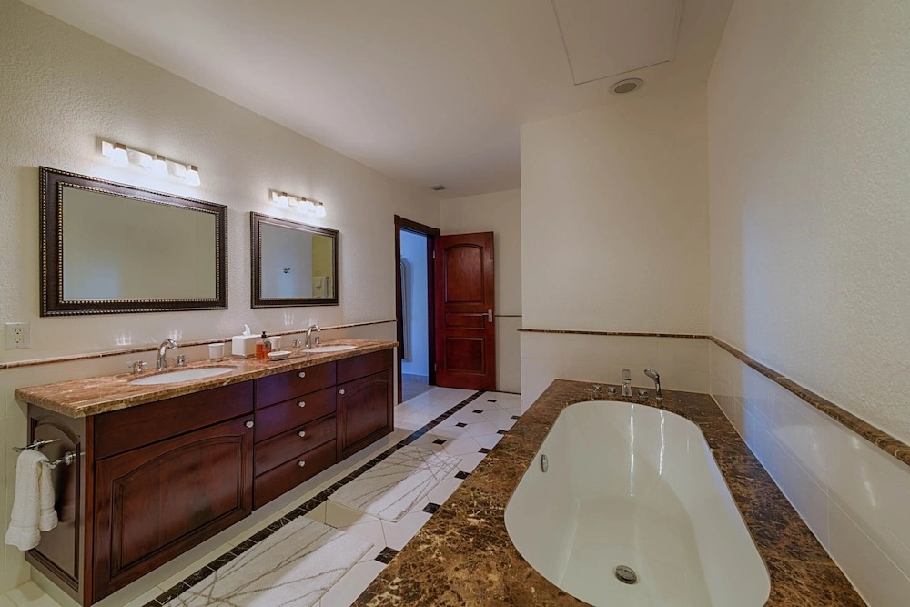 Dream Villa Porto Cupecoy P