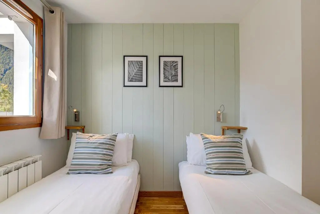 Apartment Fermes du Montenvers B11 - Alpes Travel - Central Chamonix - sleeps 4-5