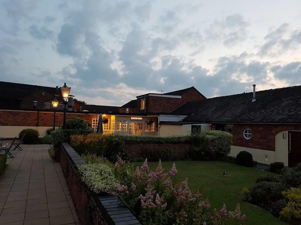 Hunters Lodge Hotel