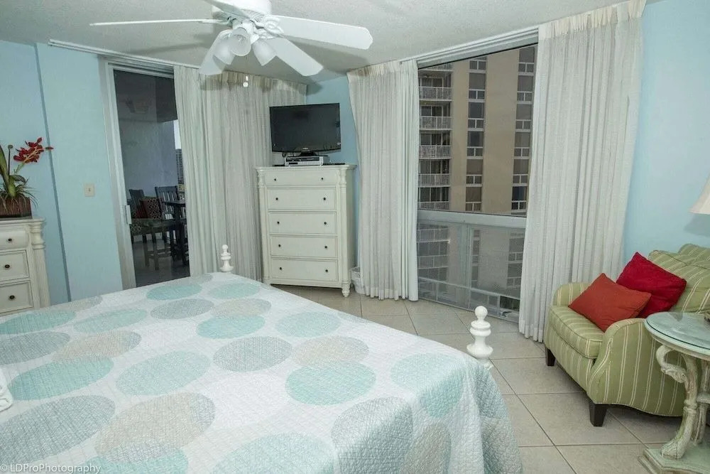 Shoreline Towers 2073 - 2 Br Condo