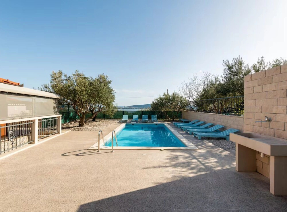 Villa Ana with Outdoor Pool, Sauna and Hot-Tub