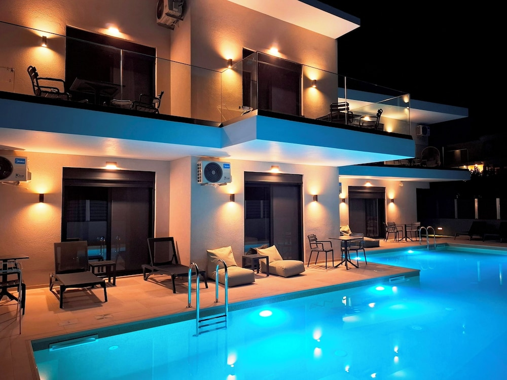 Aelia Luxury Apartments & Pool
