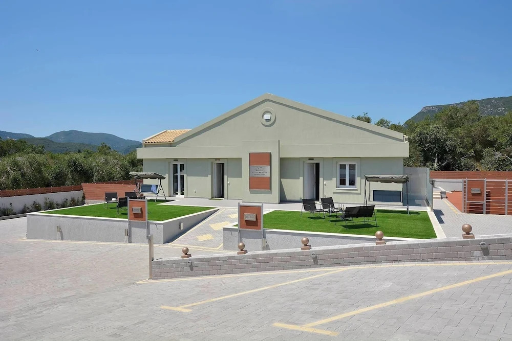 Villa Bratou Terra Sleeps 2 with Garden