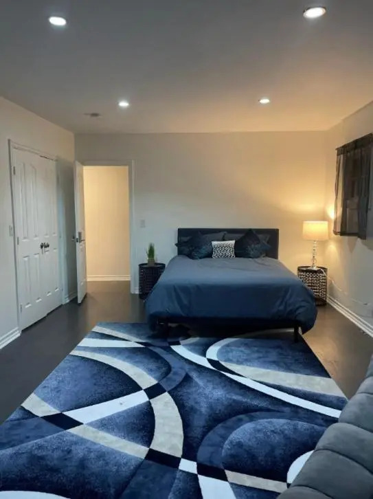 Spacious 1Bed, 1 Bath in Beverly Hills