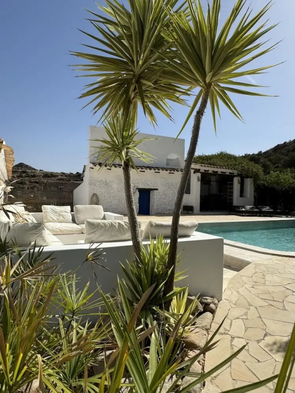 Cactus & Almonds Beautiful Holiday Hideaway