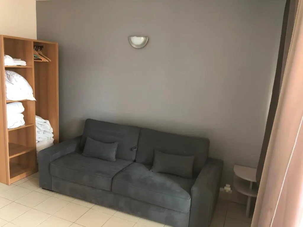 Porticcio centre plage à pieds, studio-cabine 4 Pers max, promo 7 nuits