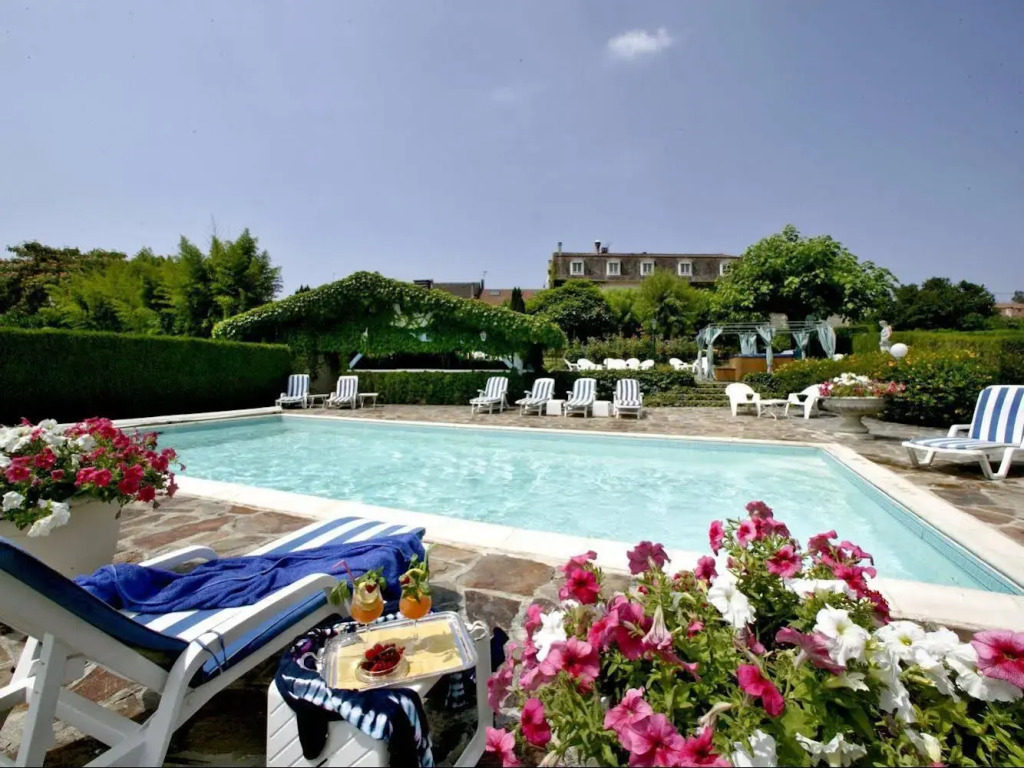 Logis Hôtel Hostellerie Saint-Jacques