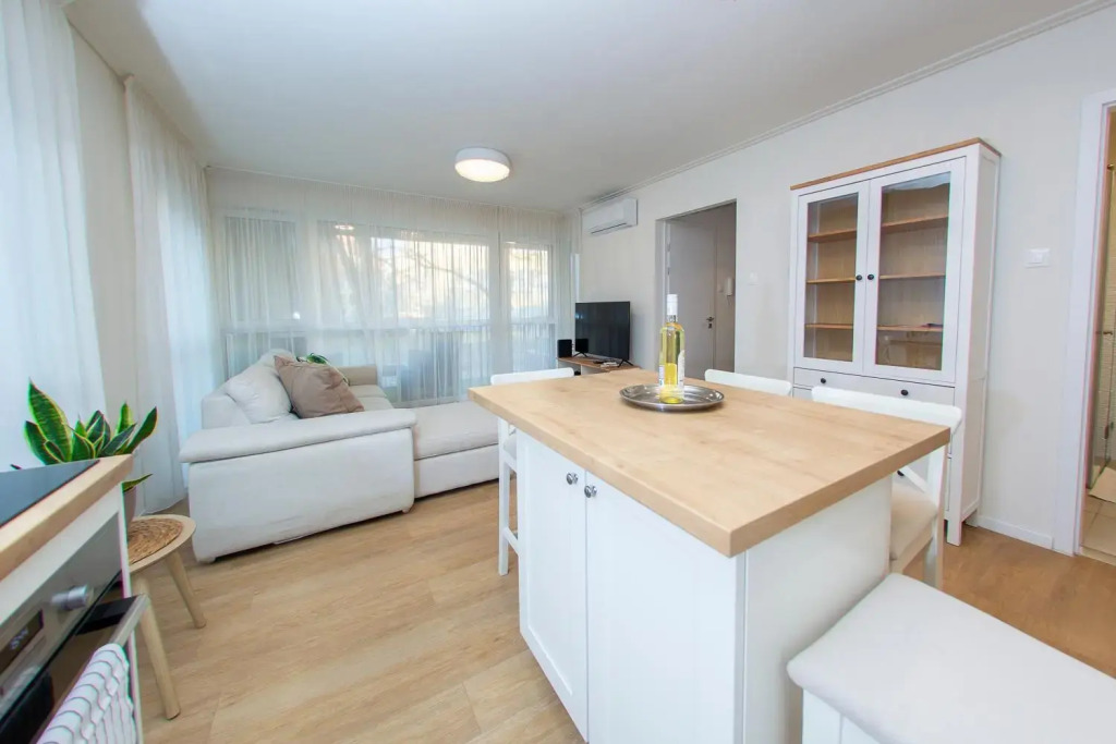 Cosy inner city getaway bestern