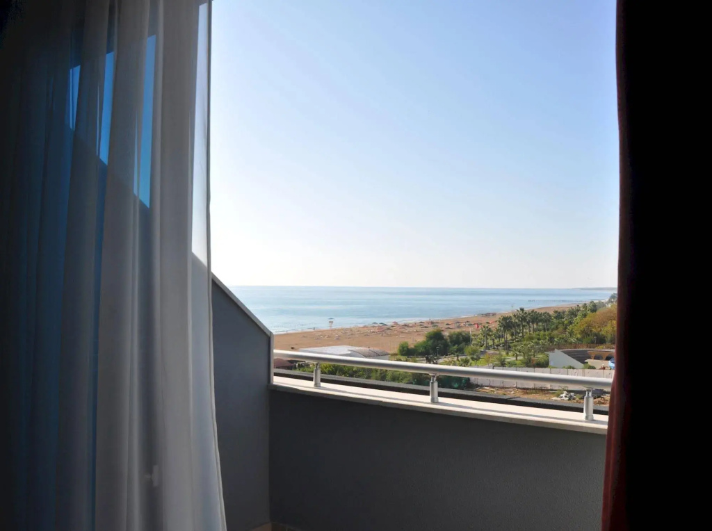 Commodore Elite Suites & Spa
