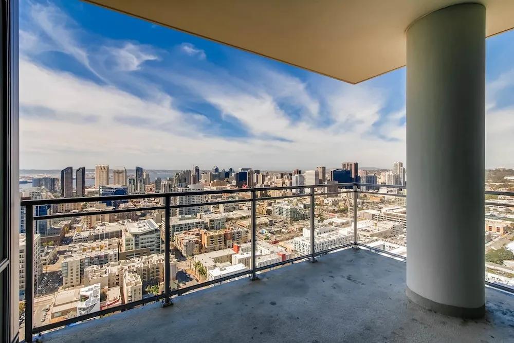 Beautiful 3 Bedroom Luxury Bldg