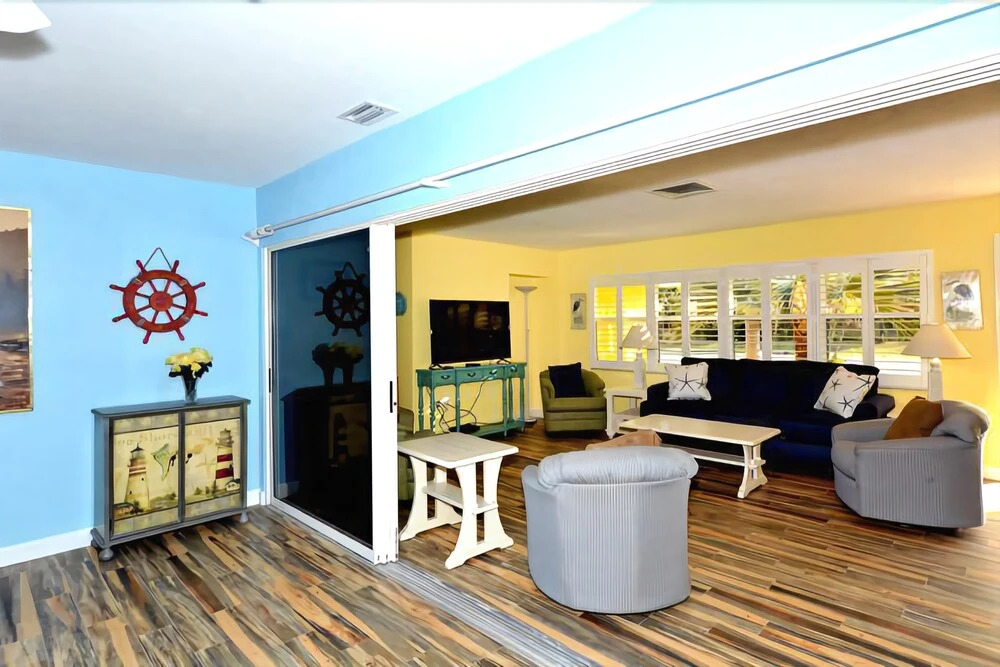 Surf Rider's Cottage 2 Bedrooms 1 Bathroom Condo